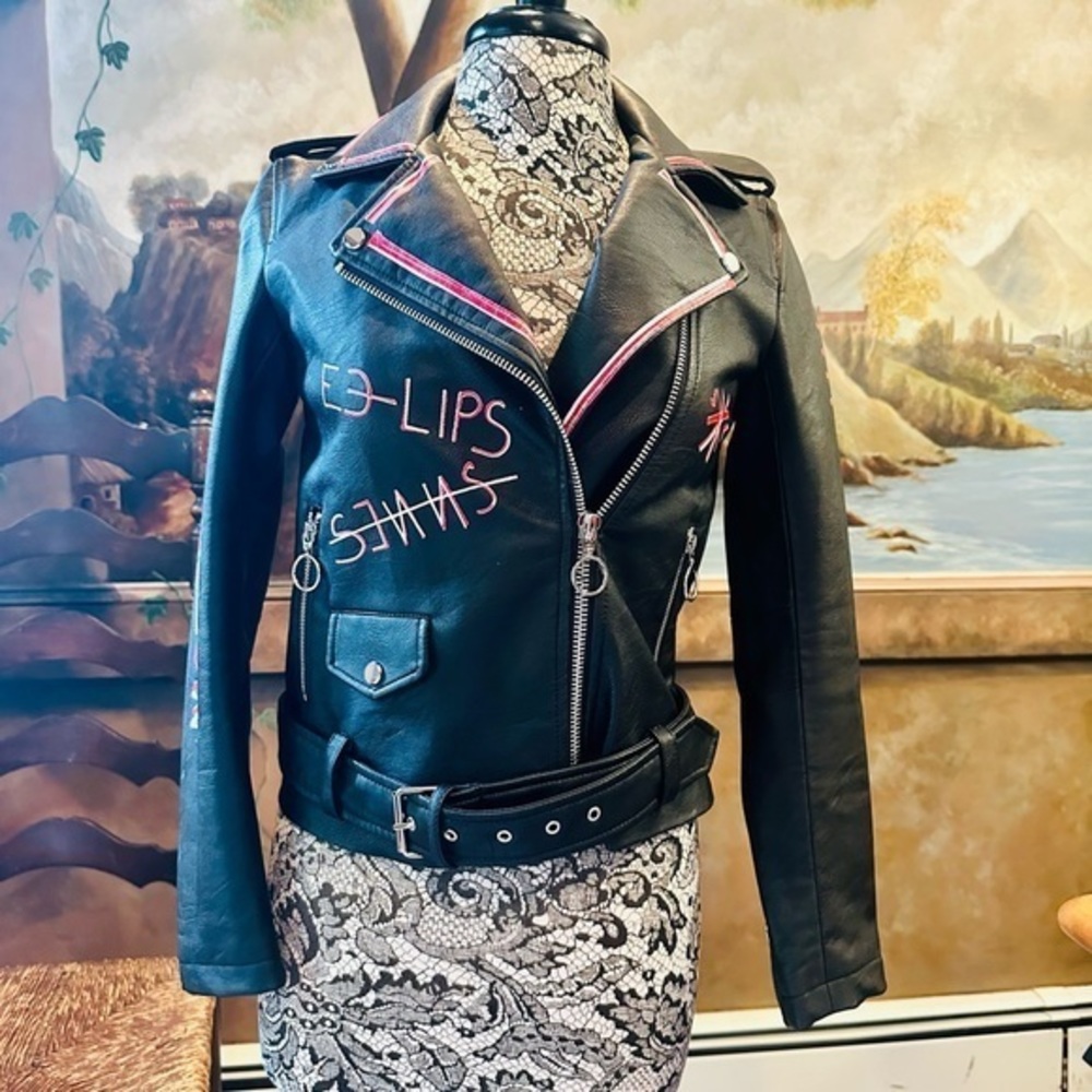 ✨✨🖤Zara Vegan Leather Black Moto Jacket Graphic Details ✨🖤 NWOT 🖤✨